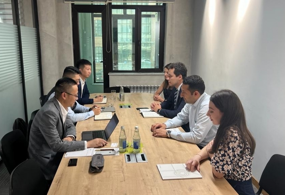 Azerbaiyán y China analizan oportunidades de cooperación en energías renovables