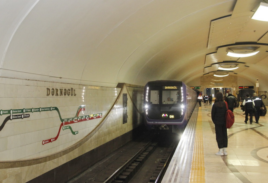 Bakı metrosunda maşinistin idarəetmə pultunda işarəvermə sistemi işə düşüb, sərnişinlər vaqonlardan düşürülüb