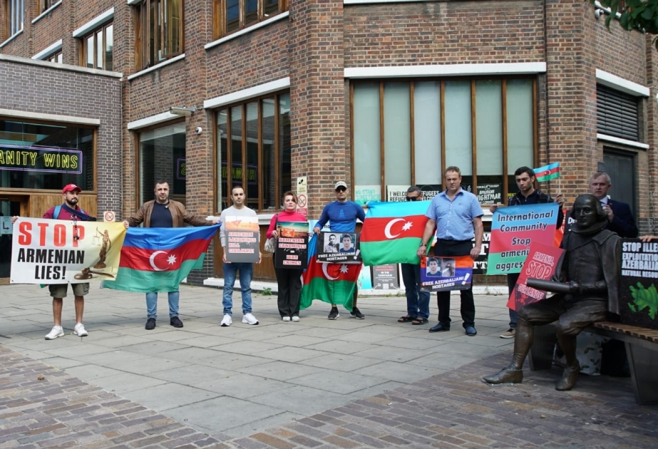 Londondakı icmamız “Amnesty International” beynəlxalq təşkilatının ofisi qarşısında etiraz edib