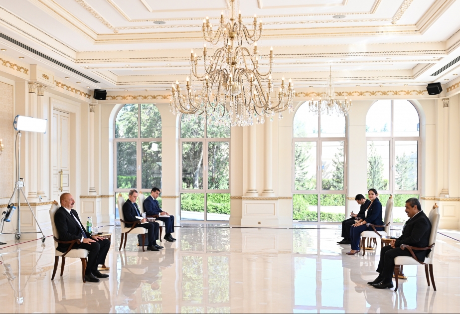 Prezident İlham Əliyev Kolumbiyanın Azərbaycanda yeni təyin olunmuş səfirinin etimadnaməsini qəbul edib YENİLƏNİB VİDEO