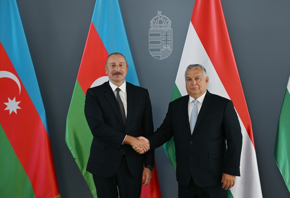 Aserbaidschans Präsident Ilham Aliyev trifft mit ungarischem Premierminister Viktor Orban in Budapest  AKTUALISIERT VIDEO