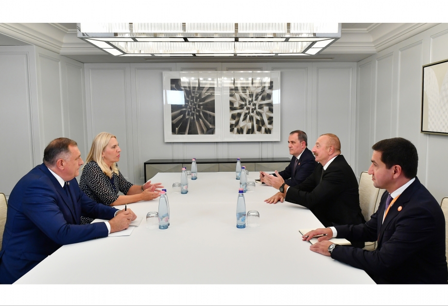 Presidente Ilham Aliyev sostiene una reunión con Željka Cvijanović y Milorad Dodik
