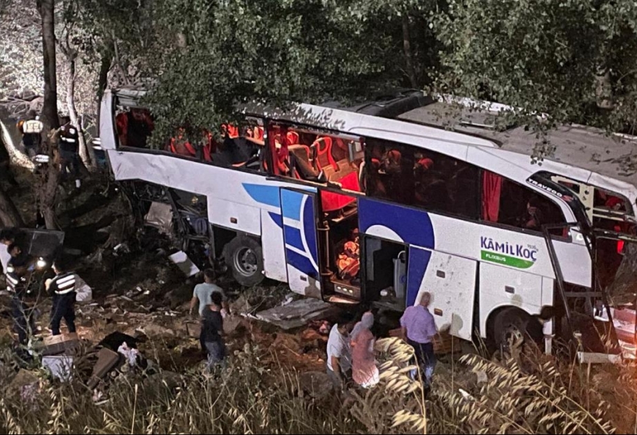 Türkiyədə ağır yol qəzası: 12 nəfər ölüb, 19 nəfər yaralanıb