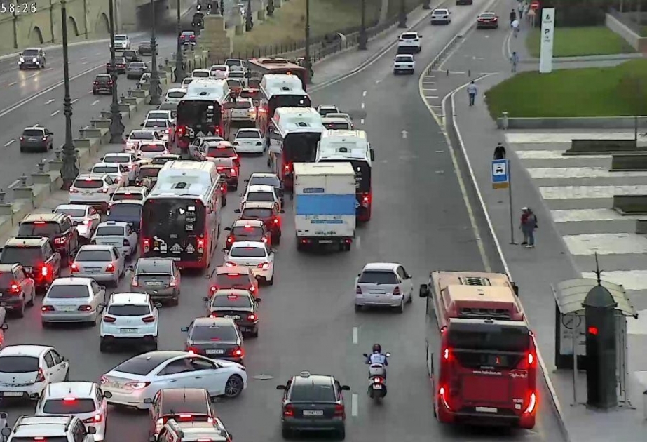 Paytaxtda avtobusların hərəkət intervalında gecikmələr müşahidə edilib