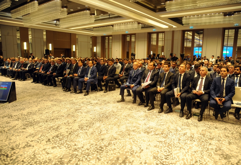 Bakú acoge un foro empresarial azerbaiyano-uzbeko