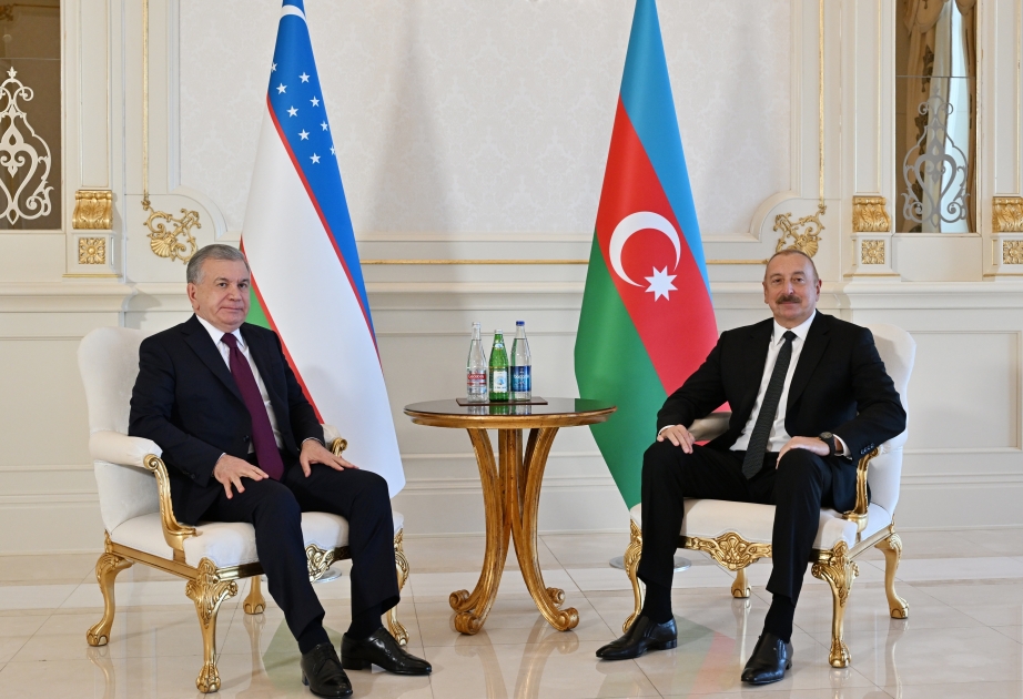 لقاء على انفراد بين رئيسي أذربيجان وأوزبكستان