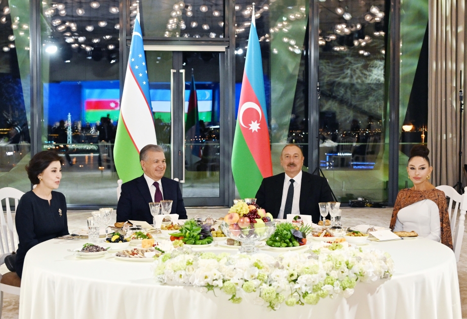 Staatsempfang zu Ehren des Präsidenten Usbekistans Shavkat Mirziyoyev  VIDEO