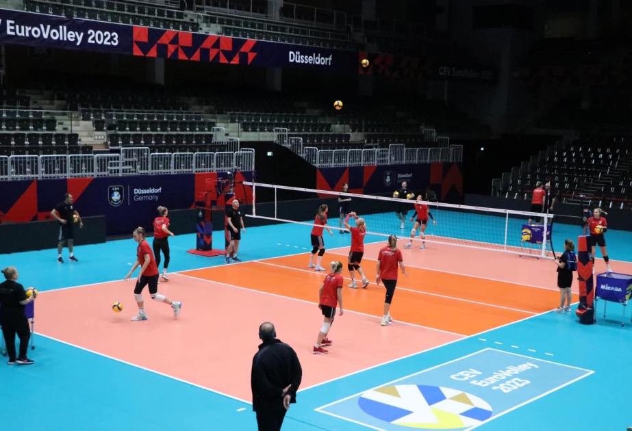 Azərbaycan Voleybol Federasiyasının rəsmiləri millimizin məşqini izləyiblər