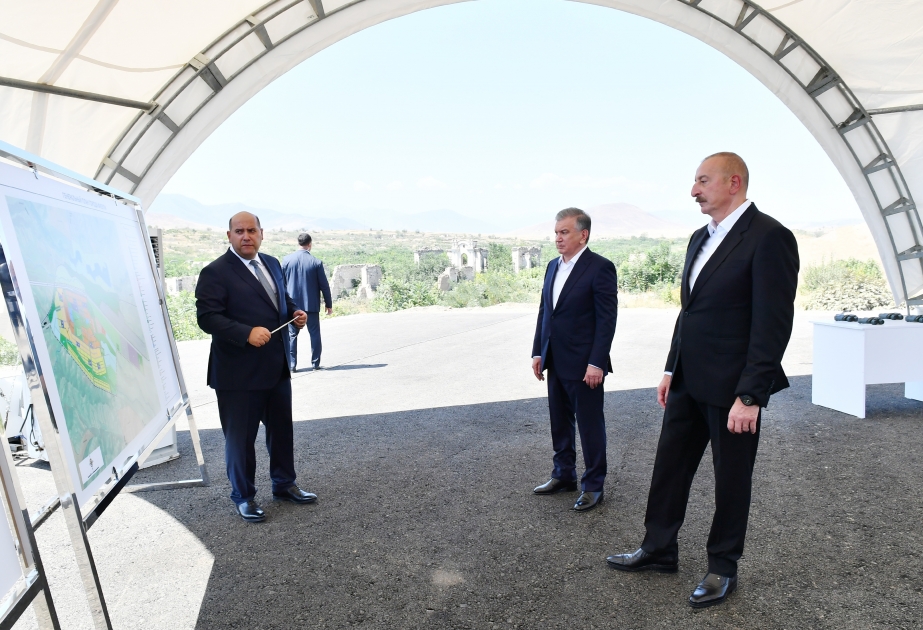 Presidente de Uzbekistán se familiariza con el Plan Maestro de la ciudad de Fuzuli