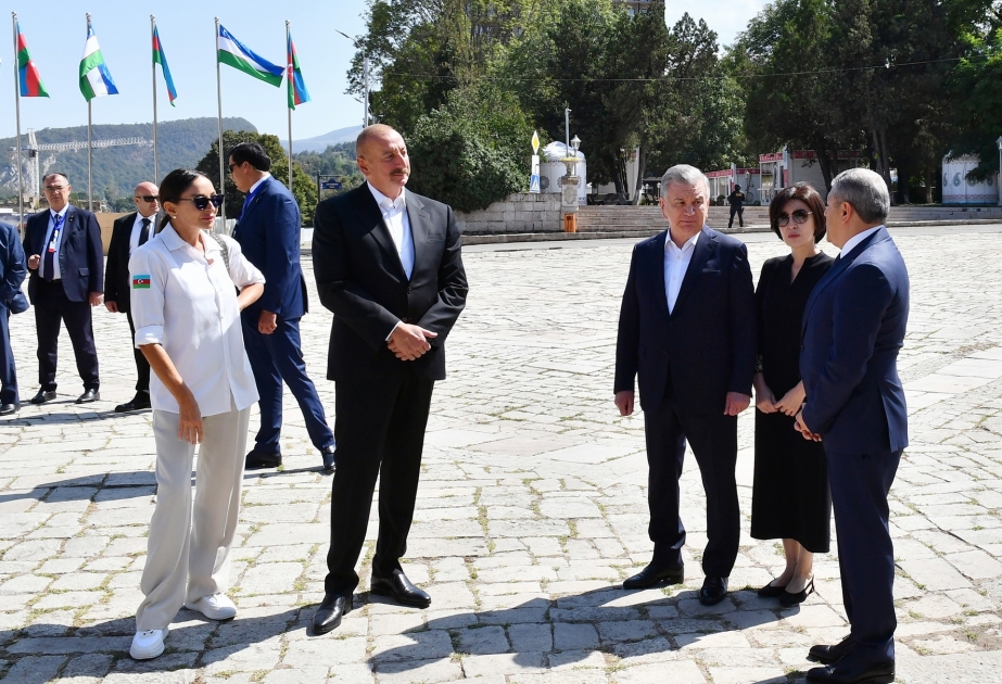 Les présidents azerbaïdjanais et ouzbek, accompagnés de leurs épouses, visitent Choucha VIDEO