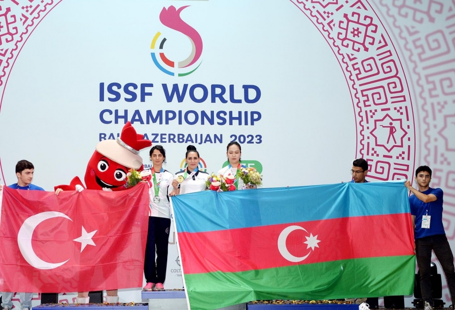 Bakıdakı dünya çempionatında medal qazanan Azərbaycan atıcıları mükafatlandırılıblar VİDEO