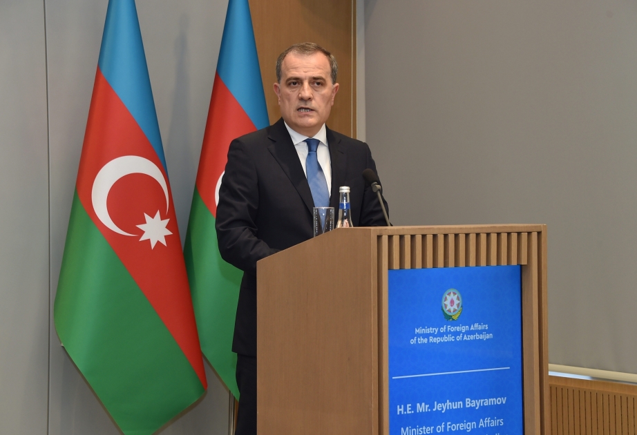 وزير الخارجية الأذربيجاني: إغلاق الطرق متعمدا أمر غير مقبول
