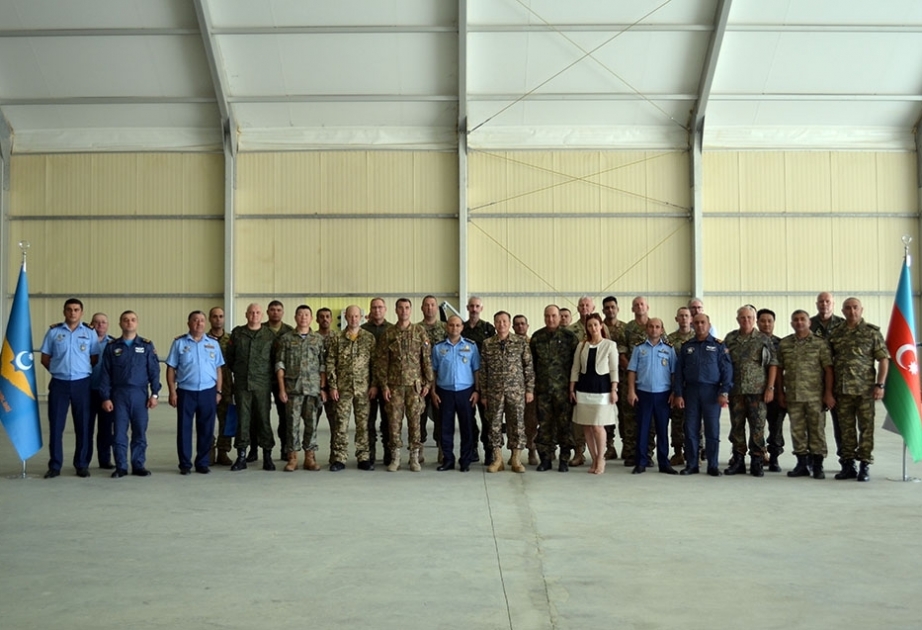 Agregados militares extranjeros visitan la unidad militar de Azerbaiyán
