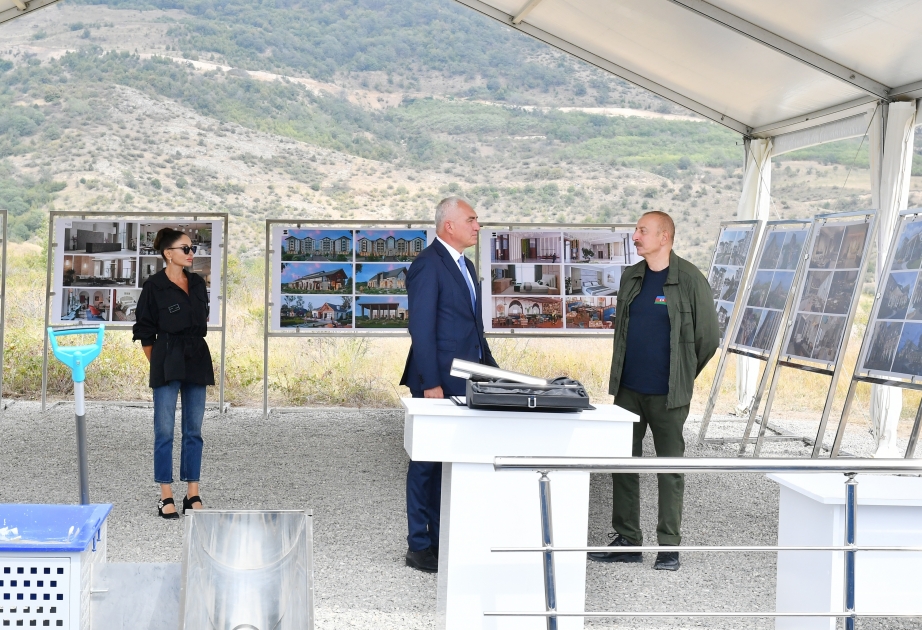 En Lachin se colocó la primera piedra del complejo hotelero