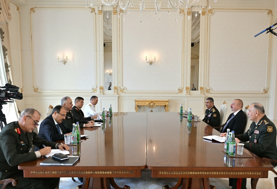 الرئيس إلهام علييف يلتقي رئيس أركان القوات المسلحة التركية