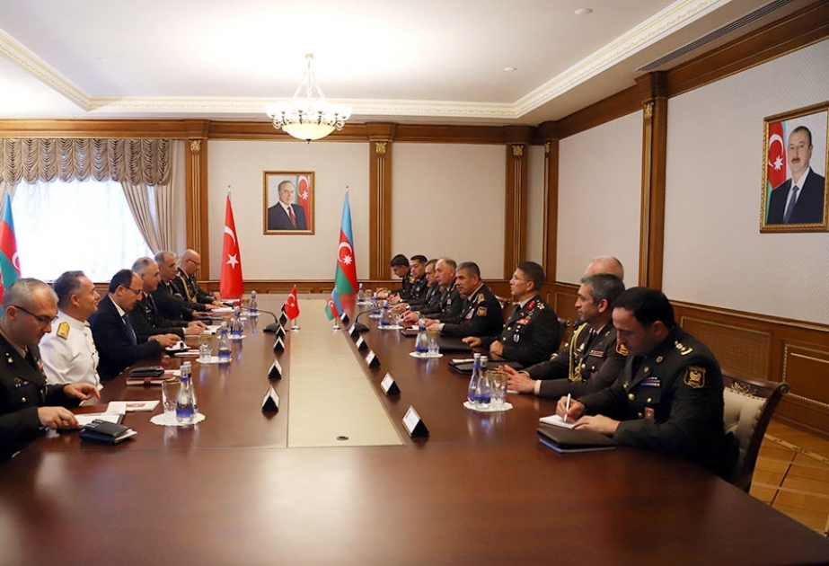 Azərbaycanın müdafiə naziri Türkiyə Silahlı Qüvvələrinin Baş Qərargah rəisi ilə görüşüb