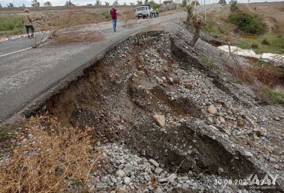 Sel suları Şəkidə yol infrastrukturuna və yol qurğularına ziyan vurub