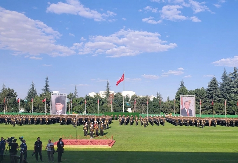 Azerbaijan’s defense minister attends graduation ceremony of Turkish Land Forces Academy