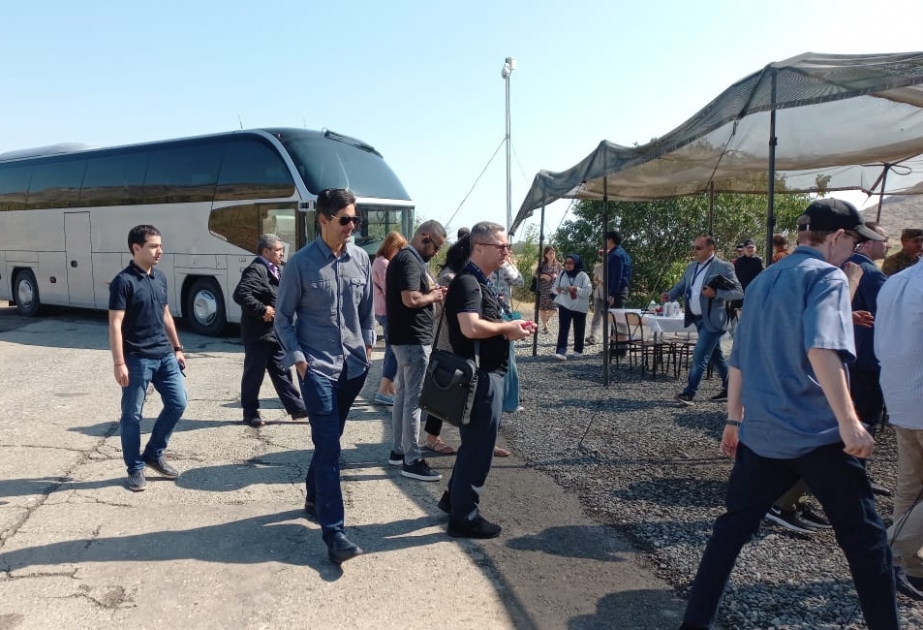 Diplomatik korpusun nümayəndələri, hərbi attaşelər və xarici jurnalistlər Ağdam-Xankəndi yoluna gəliblər  FOTO