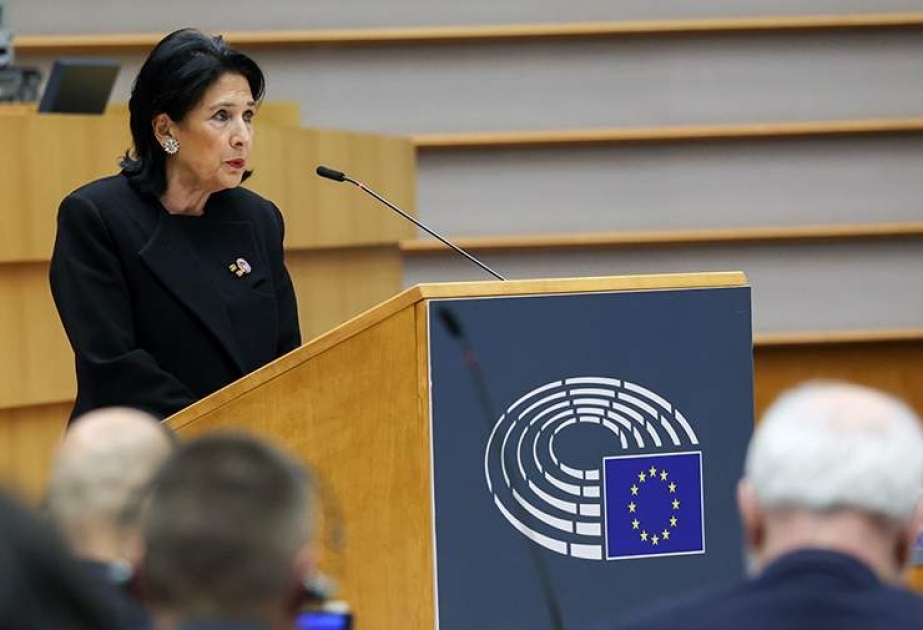Правящая партия Грузии начала процедуру импичмента президента из-за ее поездки в Европу