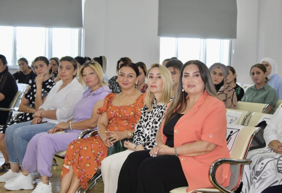 Samuxda erkən nikahın fəsadları ilə bağlı valideynlər məlumatlandırılıb