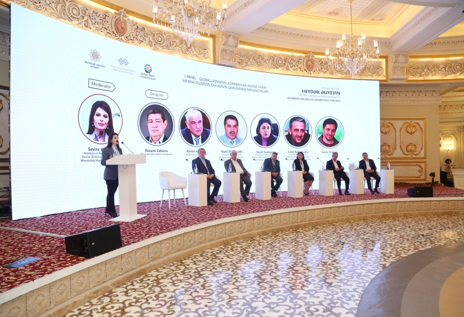 Azərbaycan Dili və Ədəbiyyatı Forumu işini panel iclasları ilə davam etdirir