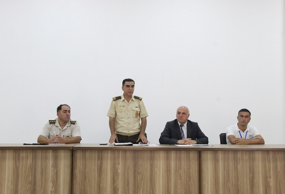Qəbələnin təhsil işçiləri məktəblərdə mülki müdafiə işinin təşkili barədə maarifləndiriliblər