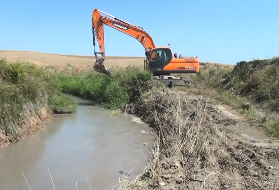 Qusarda suvarma kanalları beton üzlüyə alınır, lildən təmizlənir