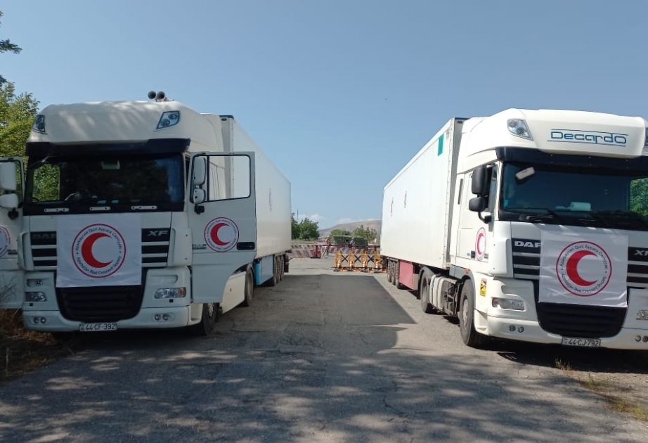 منذ 7 أيام.. بضائع غذائية مرسلة من باكو الى أرمن قراباغ تنتظر على طريق أغدام - خانكندي