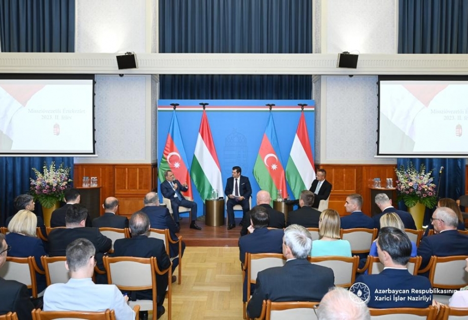 Ceyhun Bayramov Macarıstan diplomatik nümayəndəlik rəhbərlərinin konfransında çıxış edib