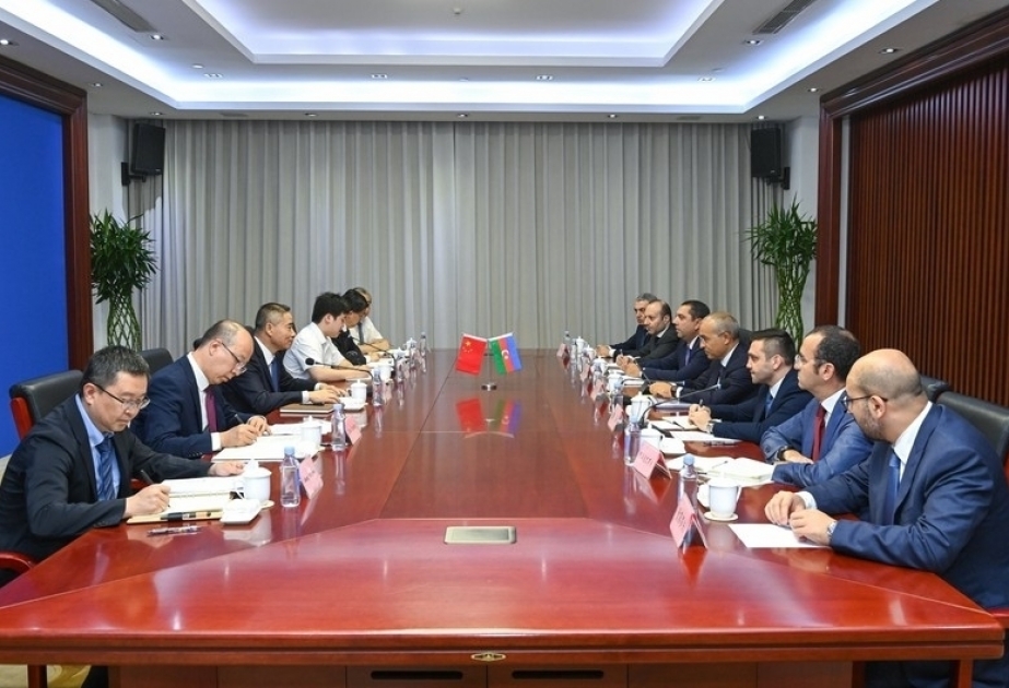 Azerbaiyán y China examinan la expansión de los lazos de inversión