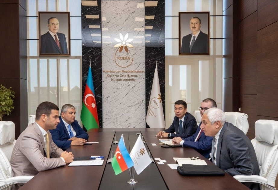 Presidente de KOBIA de Azerbaiyán se reúne con el director general de la Corporación Islámica de Seguros de Inversiones y Créditos a la Exportación
