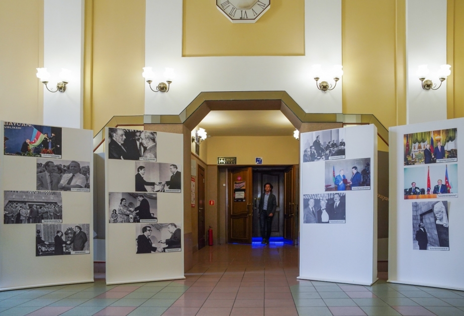 Kazanda Beynəlxalq Film Festivalı çərçivəsində Ulu Öndərin 100 illiyinə həsr olunmuş fotosərgi açılıb