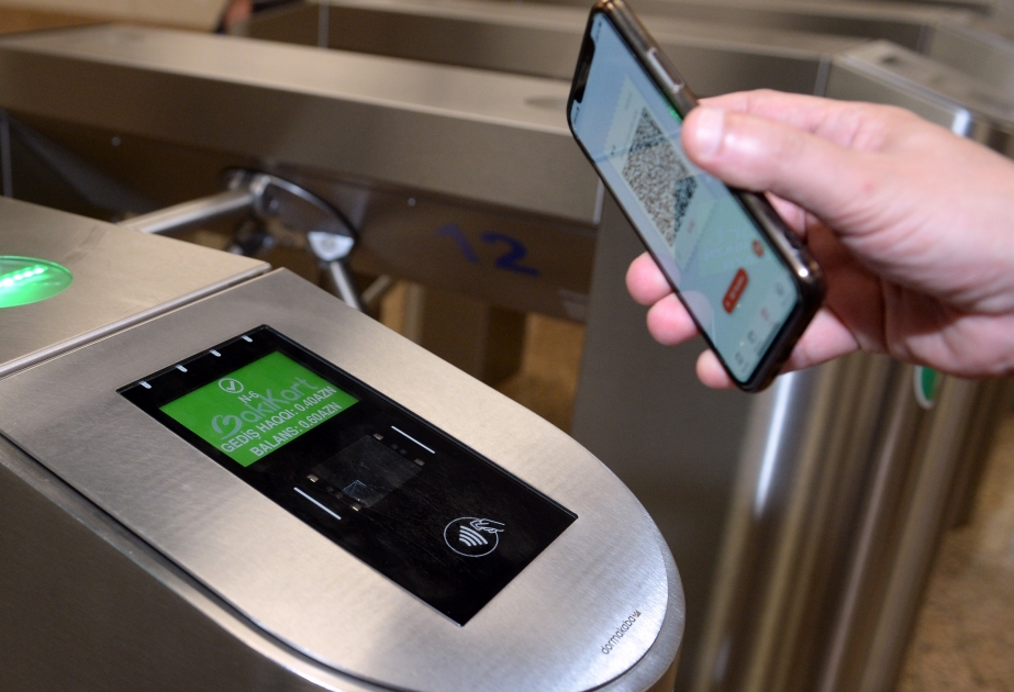 Metropolitendə gediş haqqını QR biletlə ödəməsinə başlanılıb VİDEO