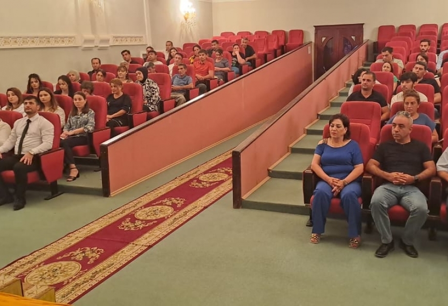 Füzuli Dram Teatrı mövsümü “Yağışdan çıxdıq, yağmura düşdük” tamaşası ilə açacaq