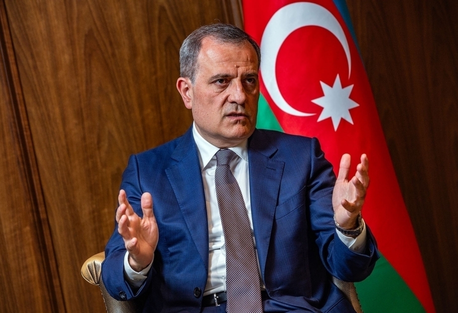 Ministro de Asuntos Exteriores de Azerbaiyán concedió una entrevista a AZERTAC y al periódico Magyar Demokrat