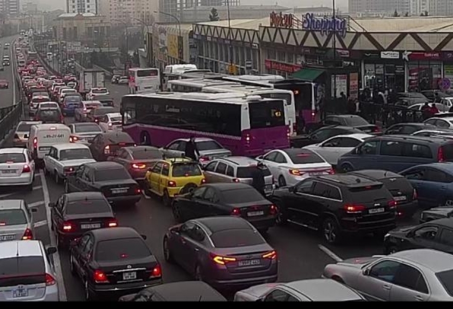 Paytaxtda avtobusların hərəkət intervalında gecikmələr müşahidə edilir