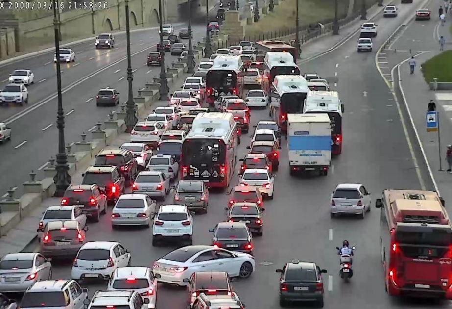 Bakıda avtobusların hərəkət intervalında gecikmələr müşahidə edilir