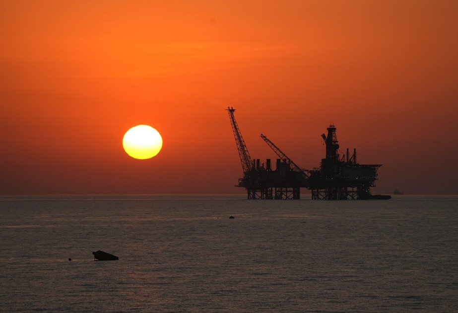 Цена нефти марки «Азери Лайт» снизилась