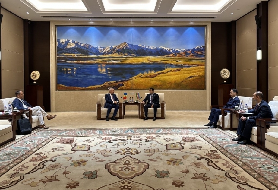 Ministro de Cultura de Azerbaiyán se reúne con su homólogo moldavo en China