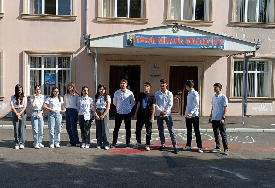 Ağstafada bir sinfin bütün məzunları tələbə adını qazanıb VİDEO