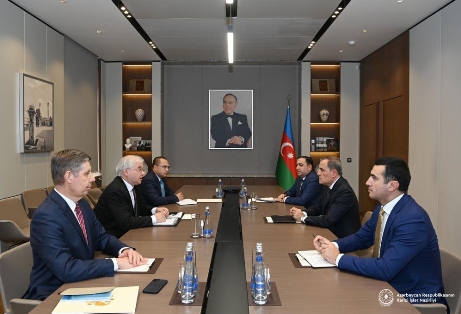 Titular de Exteriores de Azerbaiyán y Representante Especial del Ministerio de Asuntos Exteriores de Rusia discuten la situación en la región