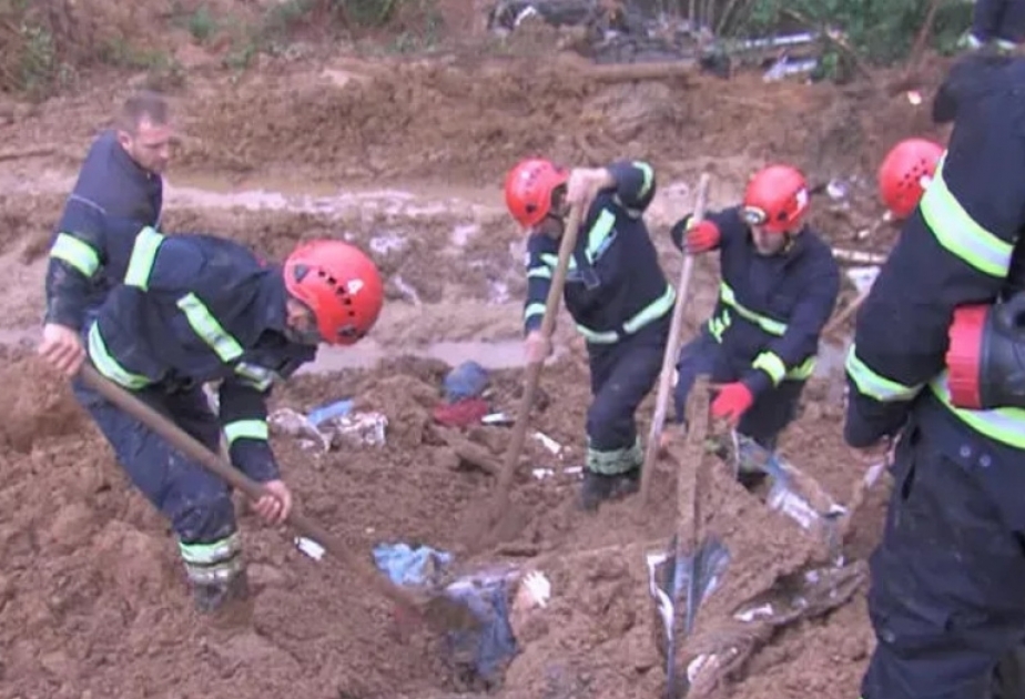 Gürcüstanda təbii fəlakət nəticəsində itkin düşmüş azyaşlılardan birinin cəsədi tapılıb