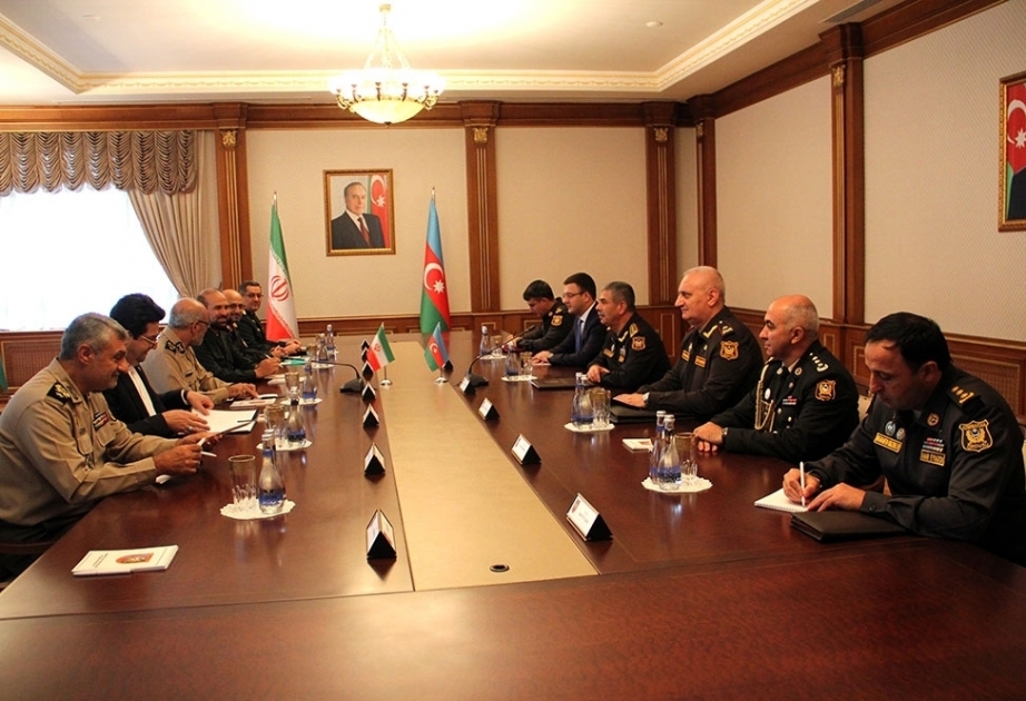 وزير الدفاع الاذربيجاني يستقبل وفد القوات المسلحة الإيرانية