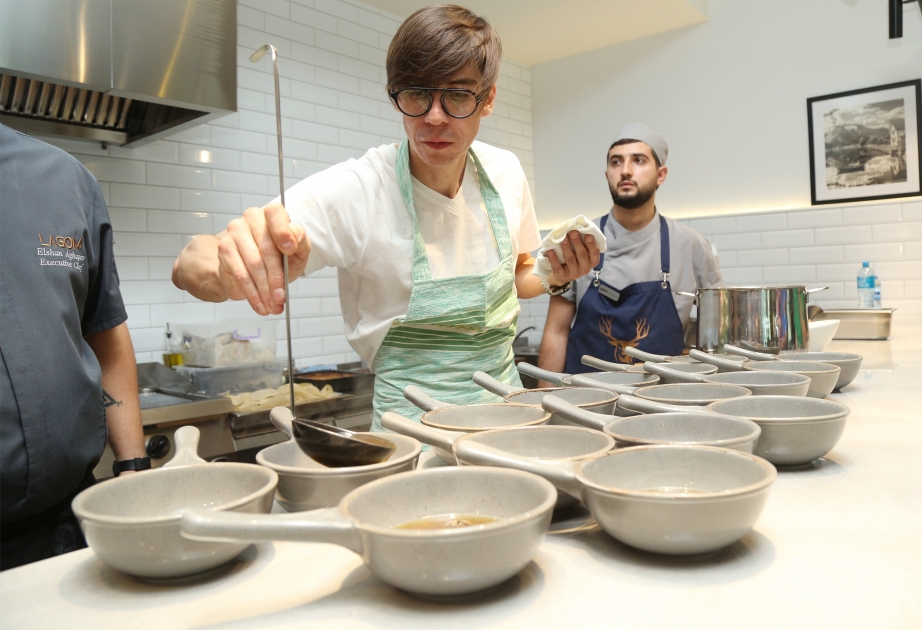 El famoso chef mexicano dio una clase magistral en Bakú