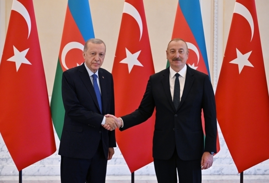 الرئيس الأذربيجاني يتلقى اتصالا هاتفيا من نظيره التركي