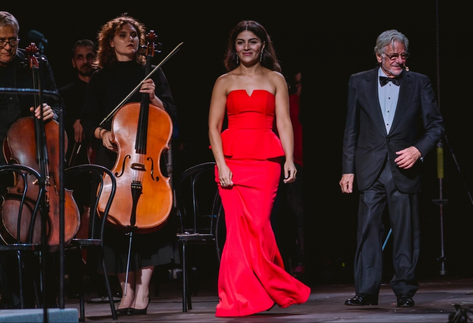 Əməkdar artist Afaq Abbasova İtaliyada növbəti konsertdə çıxış edib