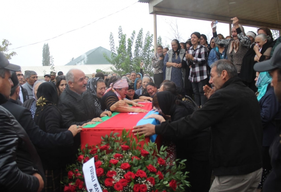 Birinci Qarabağ müharibəsində itkin düşmüş Əli Hüseynovun nəşinin qalıqları Füzulidə torpağa tapşırılıb  VİDEO