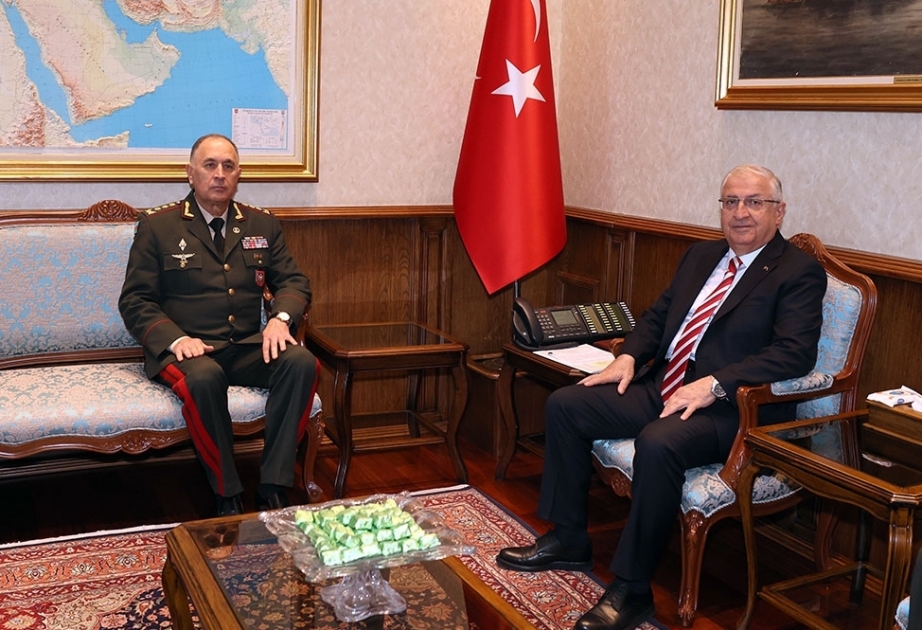 Le chef d’état-major des armées de la République d'Azerbaïdjan s’entretient avec le ministre turc de la Défense nationale