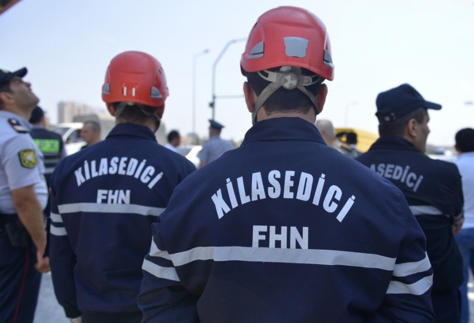 FHN: Yanğın zamanı 50 nəfər təhlükəsiz əraziyə təxliyə olunub
